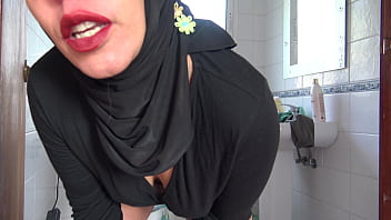 Turkish Bisexual Milf Pissing From Her Hairy Pussy